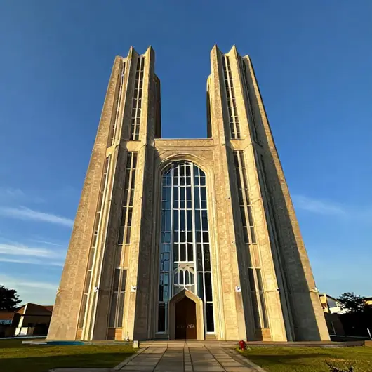 Catedral Metropolitana Nossa Senhora Aparecida: Um Símbolo de Fé e Arquitetura