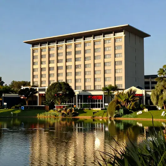 Descubra o Lake Side Hotel