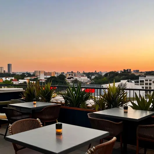 Doma Rooftop: O Destino Perfeito para um Drink ao Pôr do Sol
