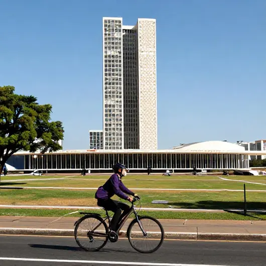 Explorando Brasília sobre duas rodas: Aventura de Bicicleta na Capital Federal Explorando Brasília sobre duas rodas: Aventura de Bicicleta na Capital Federal