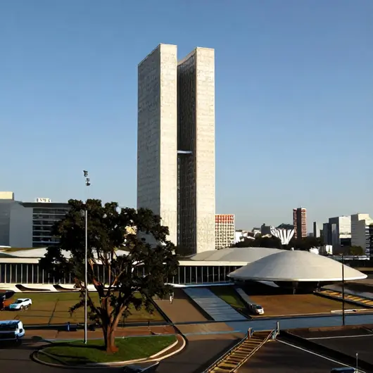 Explorando o Legado de Oscar Niemeyer em Brasília: Um Roteiro Imperdível