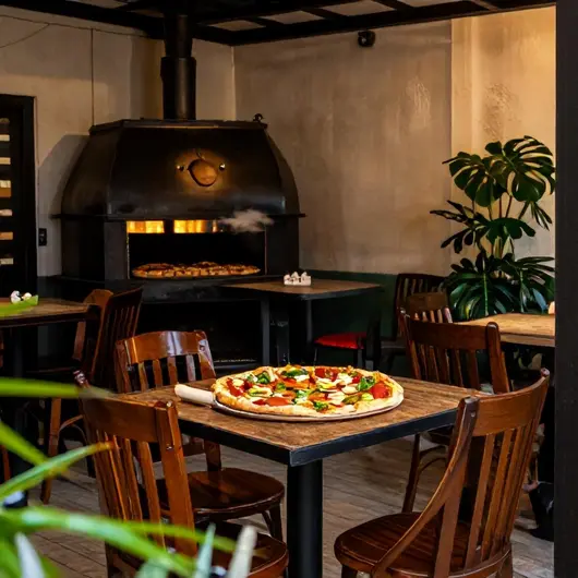 Pizza na Lenha: Sabor e Tradição em Cada Fatia