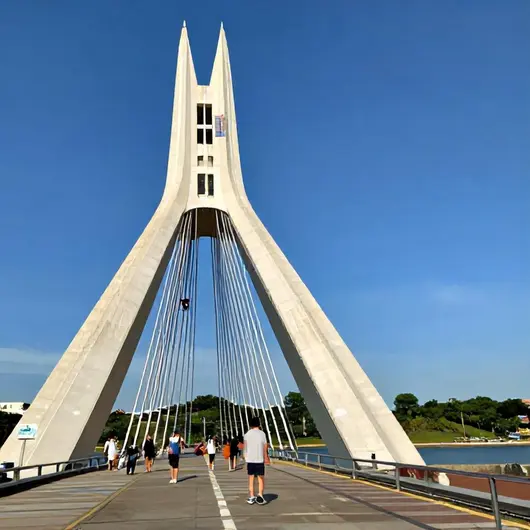 Ponte JK: Um Ícone da Arquitetura e da Mobilidade em Brasília