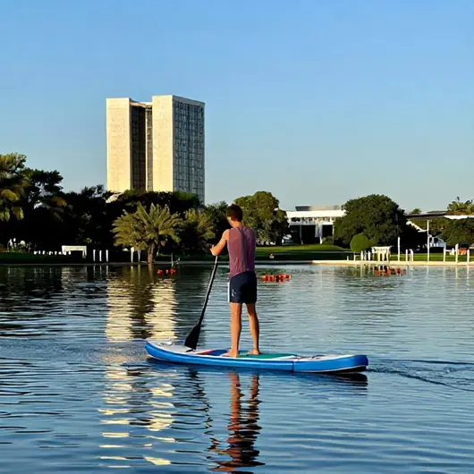 Stand Up Paddle no Lago Paranoá: Uma Experiência Única em Brasília