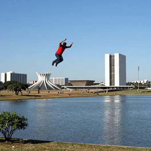 Voo Livre: Aventura e Liberdade no Céu de Brasília
