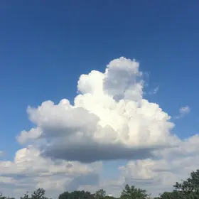 Previsão do tempo hoje para Brasília (DF): sol com algumas nuvens ao longo do dia; noite de céu limpo
